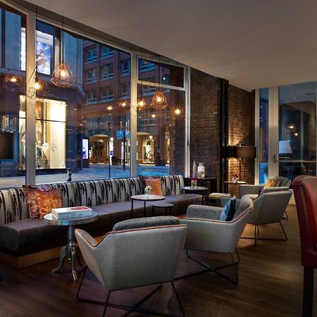 Renaissance Hamburg Hotel Exterior foto The bar at the W London